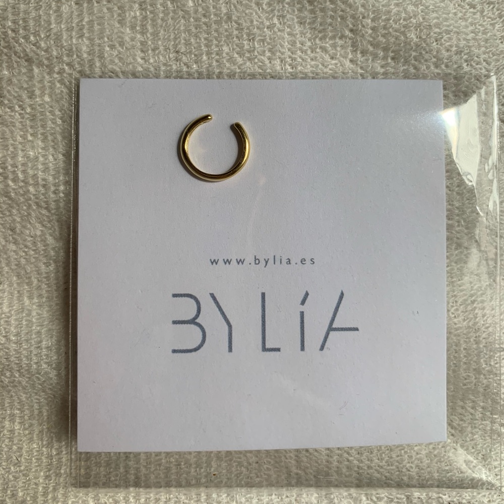 Dainty gold ear cuff/huggie